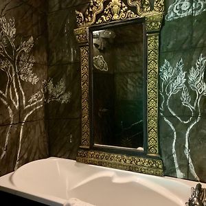 Petite King Suite